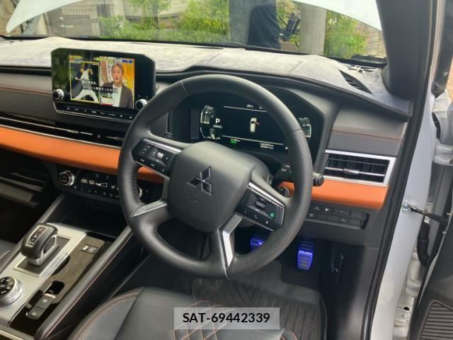 Mitsubishi OUTLANDER PHEV 2022-07 8101110-10