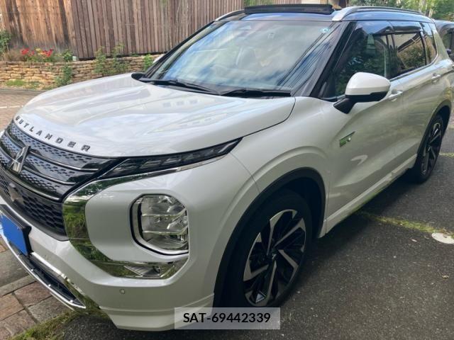 Mitsubishi OUTLANDER PHEV 2022-07 8101110-1