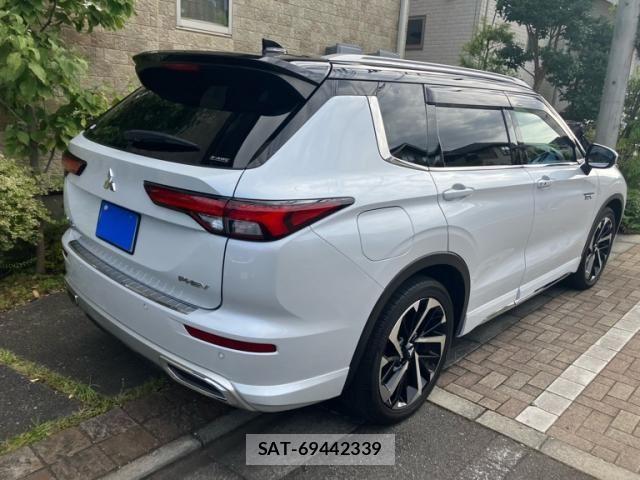 Mitsubishi OUTLANDER PHEV 2022-07 8101110-2