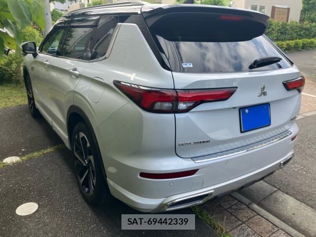 Mitsubishi OUTLANDER PHEV 2022-07 8101110-3