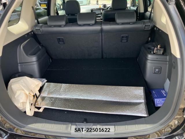 Mitsubishi OUTLANDER PHEV 2015-10 8101124-11