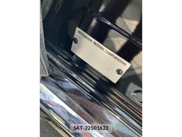 Mitsubishi OUTLANDER PHEV 2015-10 8101124-13