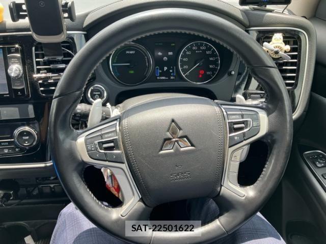 Mitsubishi OUTLANDER PHEV 2015-10 8101124-18