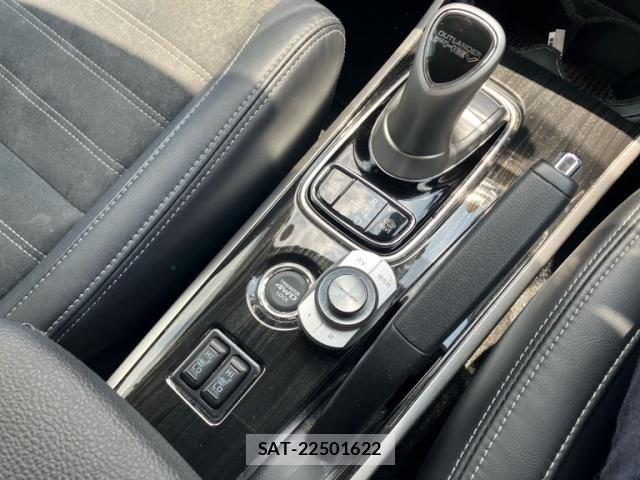Mitsubishi OUTLANDER PHEV 2015-10 8101124-22