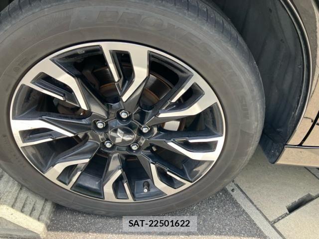 Mitsubishi OUTLANDER PHEV 2015-10 8101124-3