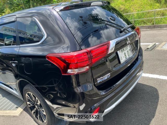 Mitsubishi OUTLANDER PHEV 2015-10 8101124-5