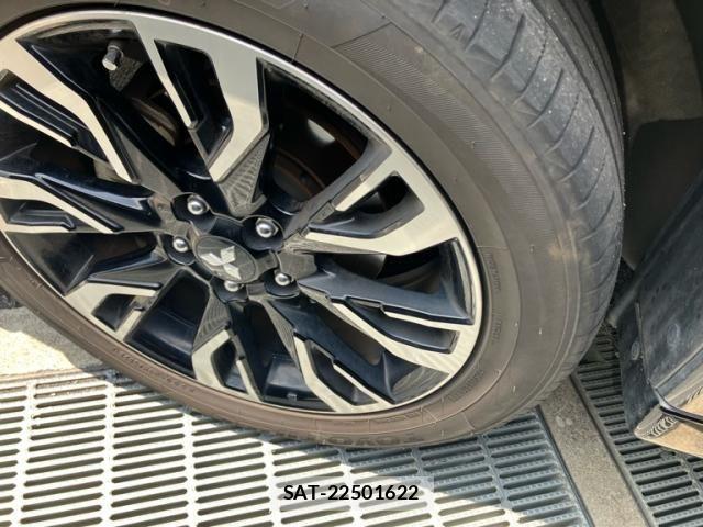 Mitsubishi OUTLANDER PHEV 2015-10 8101124-7