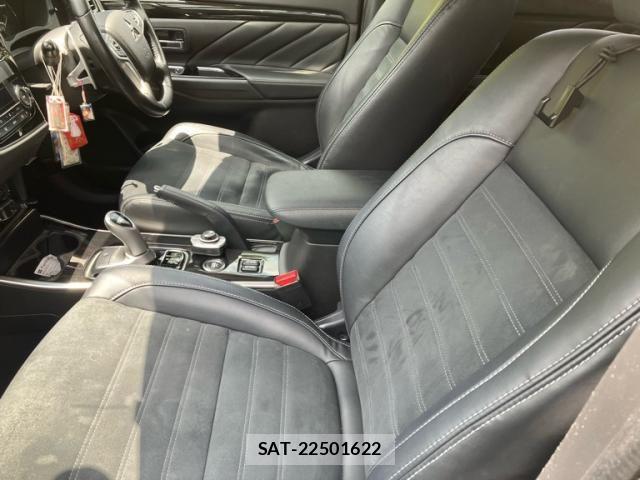 Mitsubishi OUTLANDER PHEV 2015-10 8101124-8
