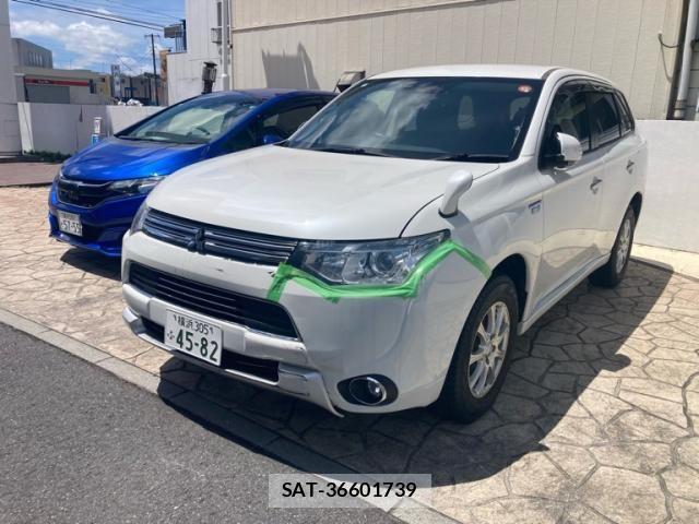 Mitsubishi OUTLANDER PHEV 2014-06 8101125-0