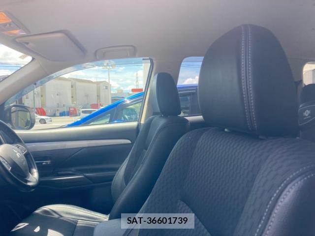 Mitsubishi OUTLANDER PHEV 2014-06 8101125-10