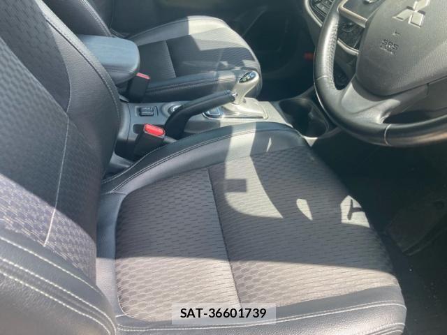Mitsubishi OUTLANDER PHEV 2014-06 8101125-16