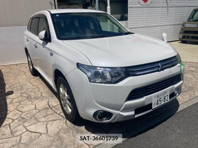 Mitsubishi OUTLANDER PHEV 2014-06 8101125-1