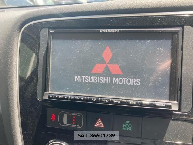 Mitsubishi OUTLANDER PHEV 2014-06 8101125-20