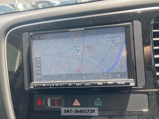 Mitsubishi OUTLANDER PHEV 2014-06 8101125-24