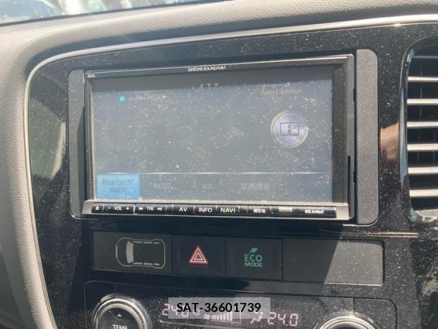 Mitsubishi OUTLANDER PHEV 2014-06 8101125-25