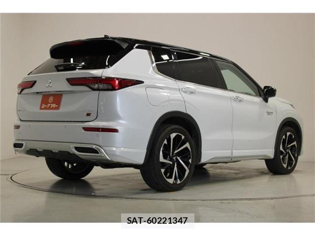 Mitsubishi OUTLANDER PHEV 2022-07 8101111-12