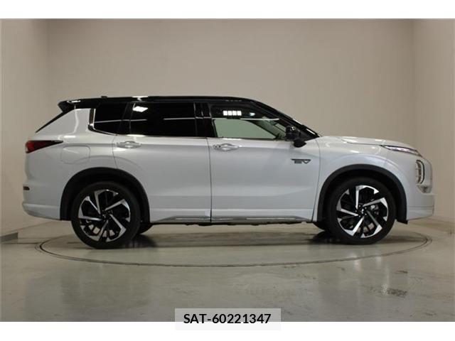 Mitsubishi OUTLANDER PHEV 2022-07 8101111-13