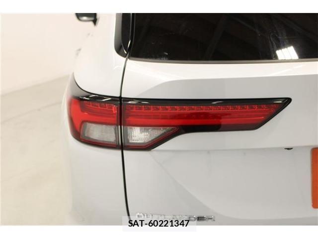 Mitsubishi OUTLANDER PHEV 2022-07 8101111-19