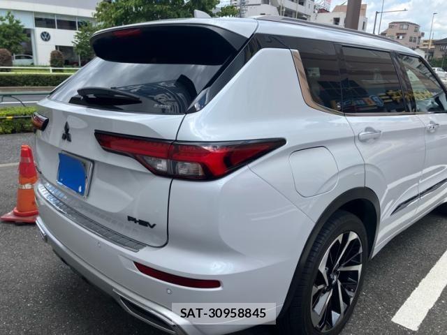 Mitsubishi OUTLANDER PHEV 2022-01 8101117-10