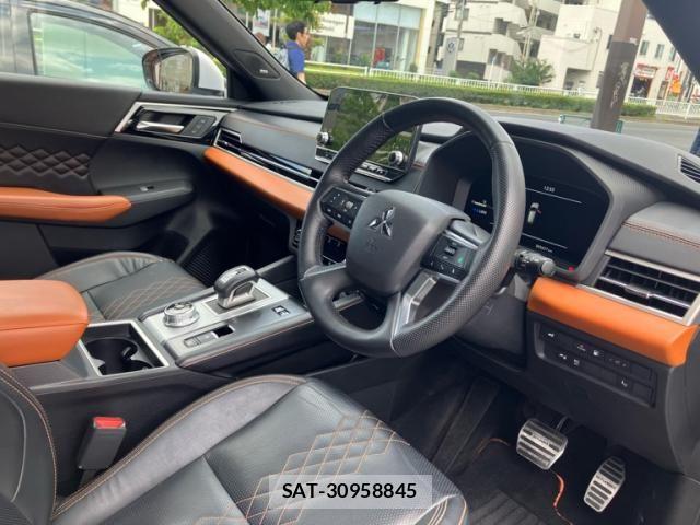 Mitsubishi OUTLANDER PHEV 2022-01 8101117-13