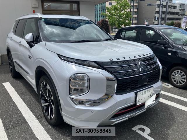 Mitsubishi OUTLANDER PHEV 2022-01 8101117-1