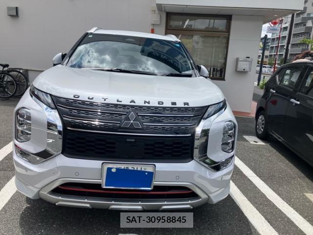 Mitsubishi OUTLANDER PHEV 2022-01 8101117-2