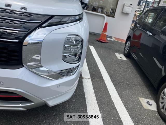 Mitsubishi OUTLANDER PHEV 2022-01 8101117-4