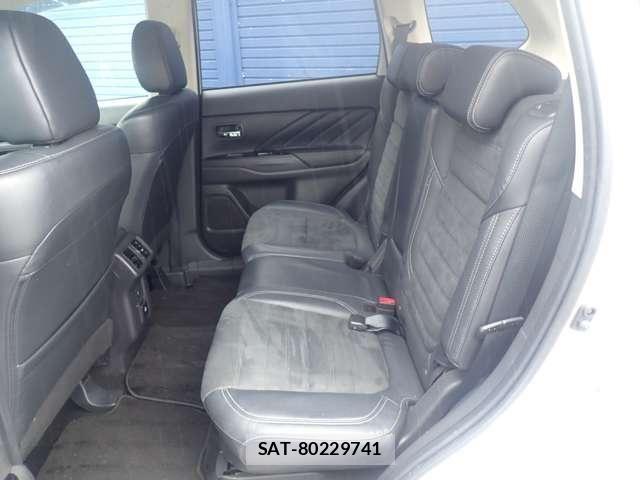 Mitsubishi OUTLANDER PHEV 2021-05 8101118-11