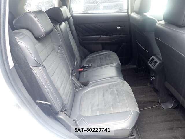 Mitsubishi OUTLANDER PHEV 2021-05 8101118-12