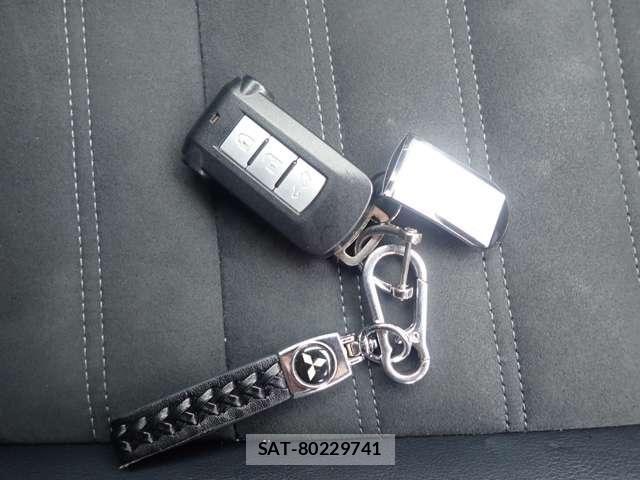 Mitsubishi OUTLANDER PHEV 2021-05 8101118-25