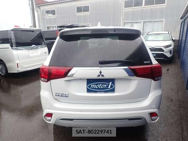 Mitsubishi OUTLANDER PHEV 2021-05 8101118-3