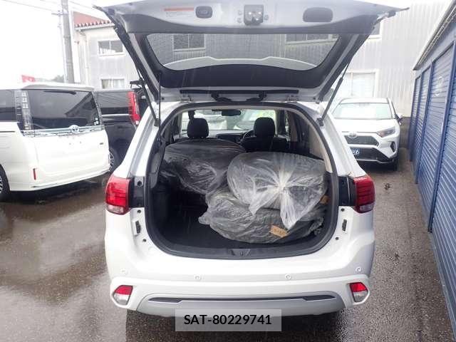 Mitsubishi OUTLANDER PHEV 2021-05 8101118-5