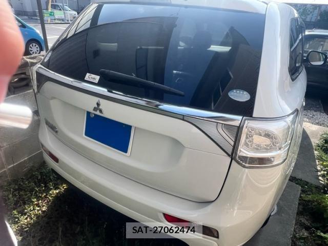 Mitsubishi OUTLANDER PHEV 2013-02 8101123-1