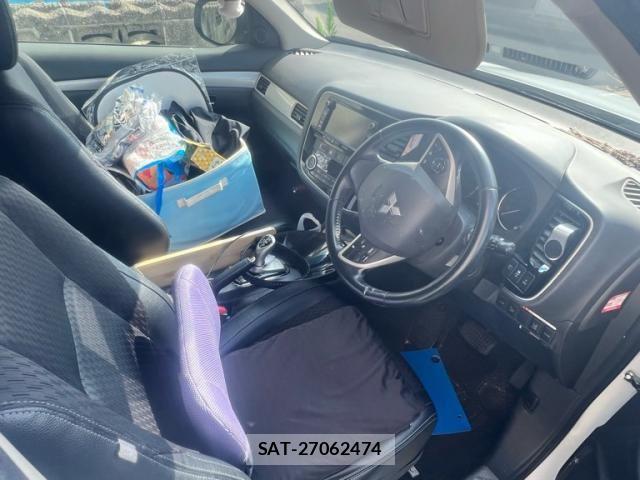 Mitsubishi OUTLANDER PHEV 2013-02 8101123-6