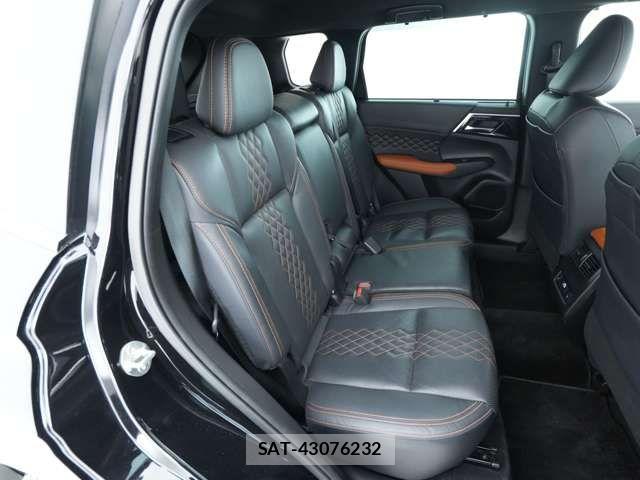 Mitsubishi OUTLANDER PHEV 2022-06 8101107-6