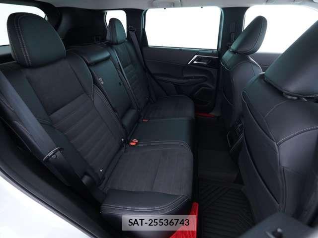 Mitsubishi OUTLANDER PHEV 2023-02 8101112-6