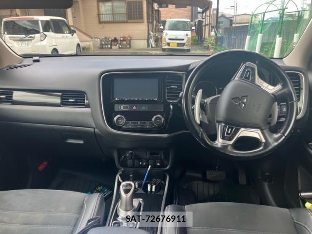 Mitsubishi OUTLANDER PHEV 2018-02 8101120-12
