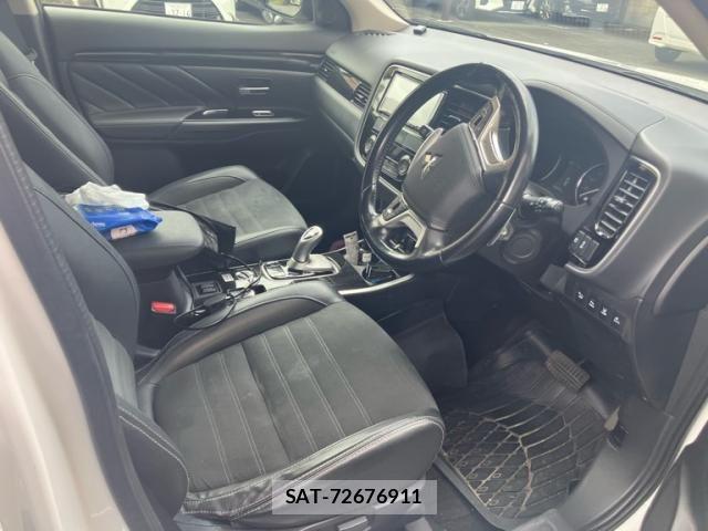 Mitsubishi OUTLANDER PHEV 2018-02 8101120-13