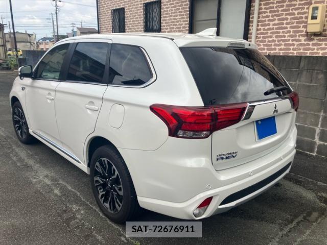 Mitsubishi OUTLANDER PHEV 2018-02 8101120-4