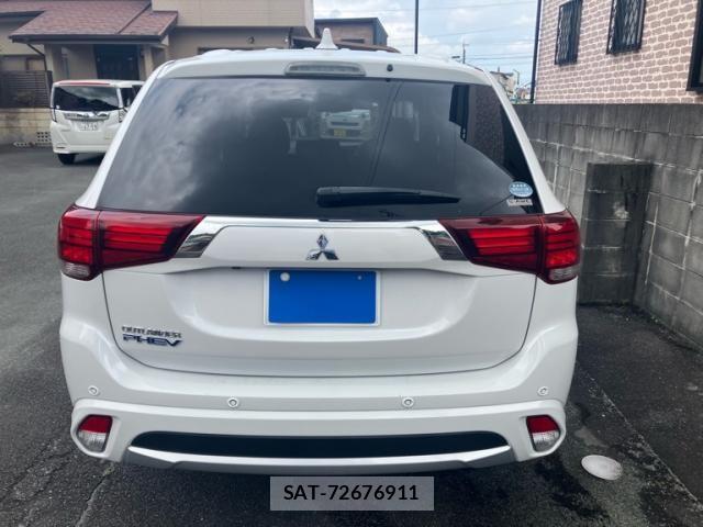 Mitsubishi OUTLANDER PHEV 2018-02 8101120-5