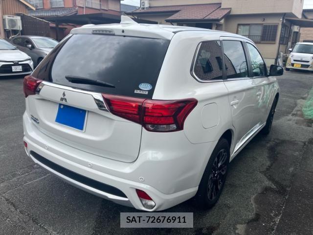 Mitsubishi OUTLANDER PHEV 2018-02 8101120-6