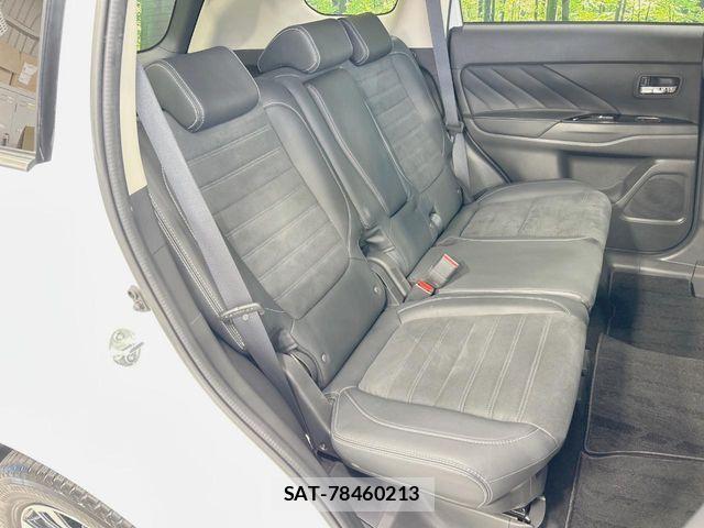Mitsubishi OUTLANDER PHEV 2017-03 8101119-8