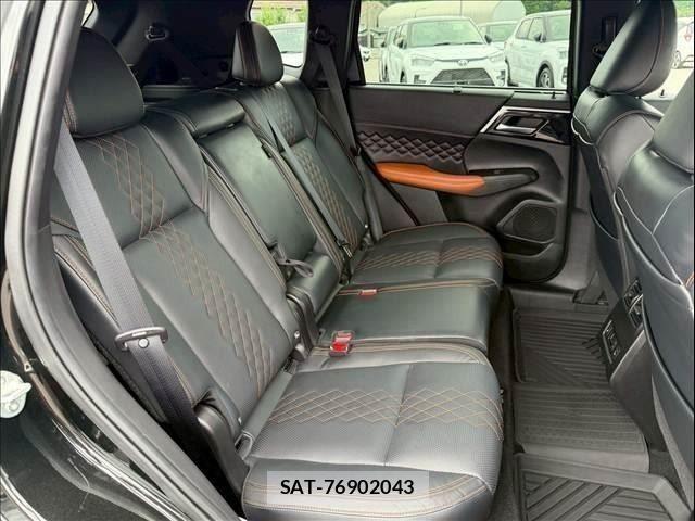 Mitsubishi OUTLANDER PHEV 2022-01 8131822-8