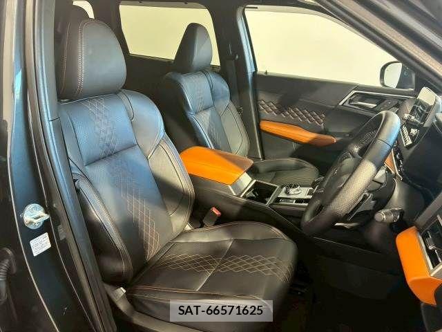 Mitsubishi OUTLANDER PHEV 2023-12 8146393-9