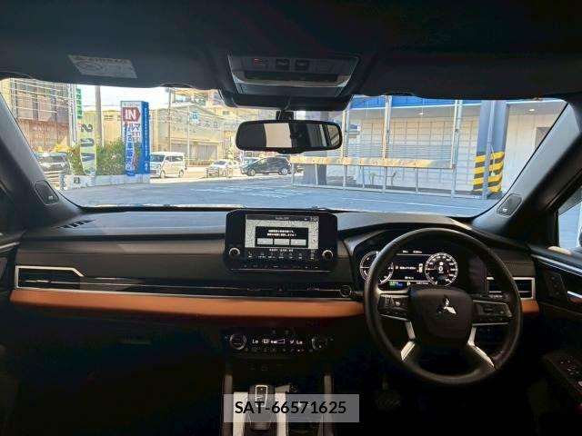 Mitsubishi OUTLANDER PHEV 2023-12 8146393-2