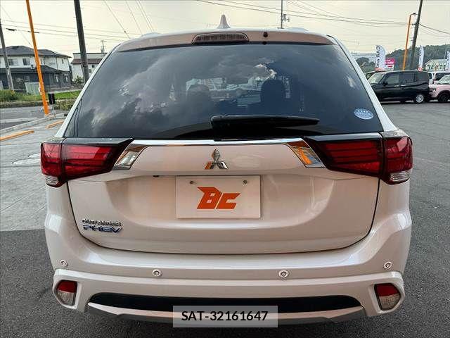 Mitsubishi OUTLANDER PHEV 2016-01 8146398-13