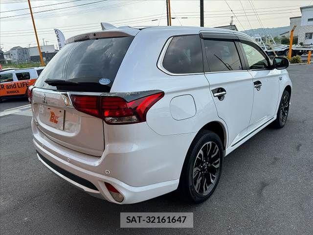 Mitsubishi OUTLANDER PHEV 2016-01 8146398-14