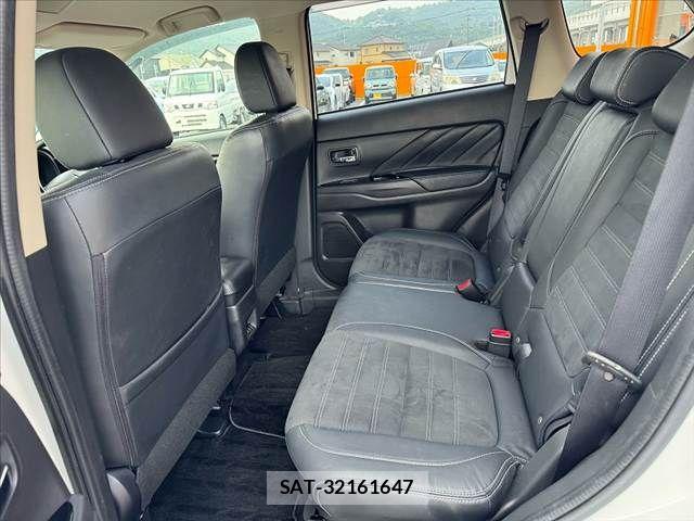 Mitsubishi OUTLANDER PHEV 2016-01 8146398-18