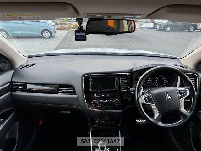 Mitsubishi OUTLANDER PHEV 2016-01 8146398-1