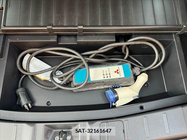 Mitsubishi OUTLANDER PHEV 2016-01 8146398-5